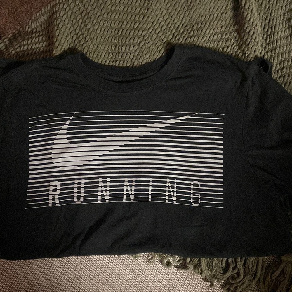 BLACK NIKE TEE